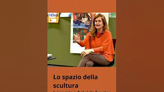 foto dell'artista mentre parla