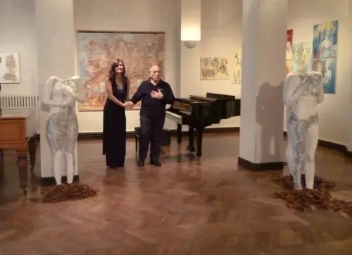 mostra con la presenza del pianista Miguel Ángel Estrella
